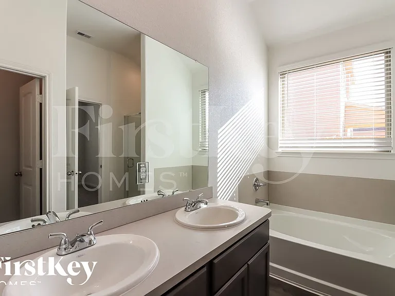11032 Patriot Ct — Photo 9