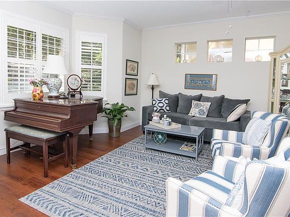 3rd image of 7553 Tamarind Ave
