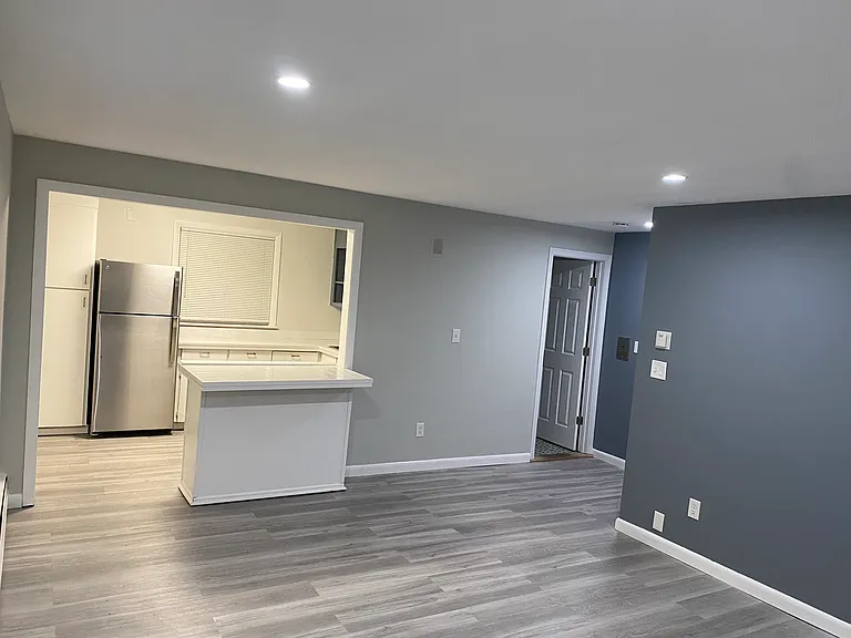 15 Lionel Ave — Photo 2