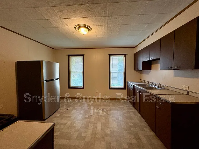 391 E Voris St — Photo 8
