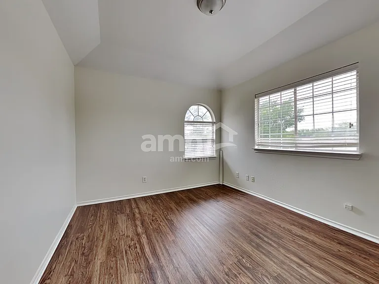 1481 Apenzell Ln — Photo 15
