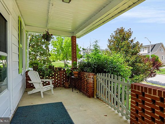 4th image of 2817 Fleetwood Ave