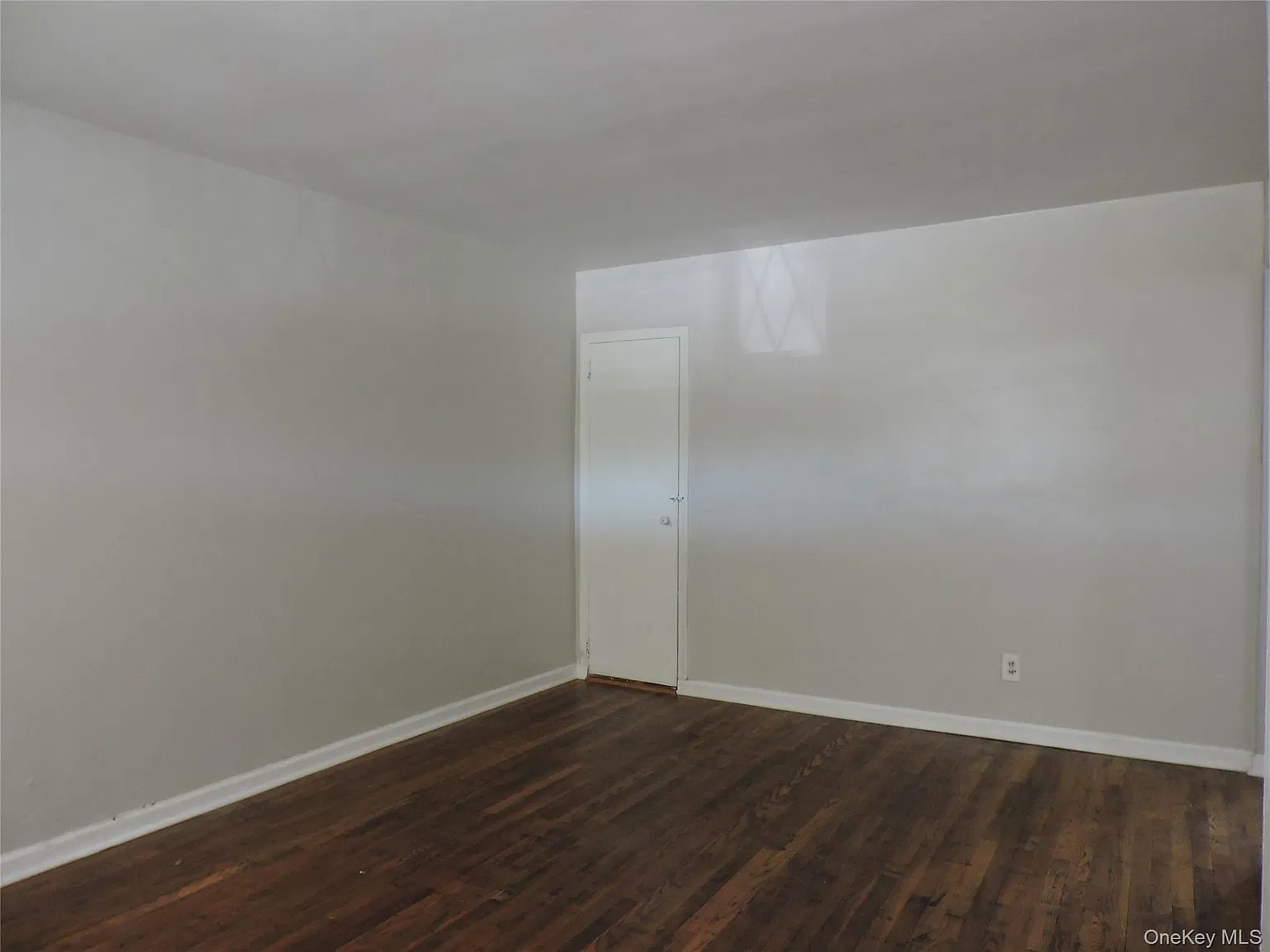 3 bed, 1.0 bath, 1638 sqft, $3,300 — Photo 3