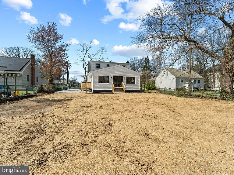 204 E Mill Rd — Photo 26