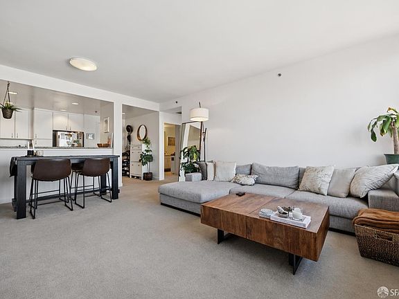5th image of 260 King St Unit 913