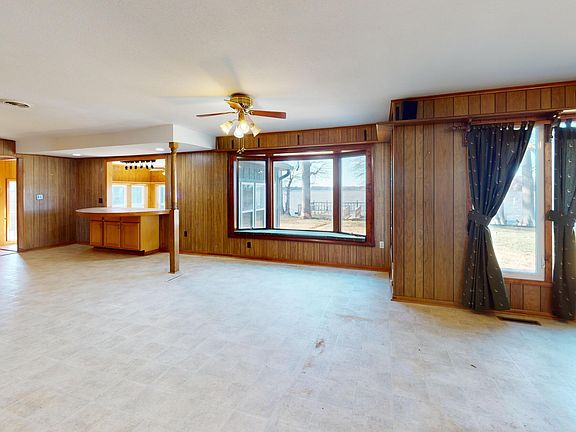 4th image of 1421 Lake Dr