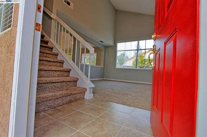 1st image of 17 Regina Dr