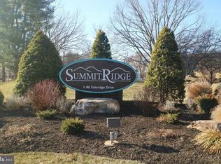 90 Oakridge Dr, Langhorne, PA 19047