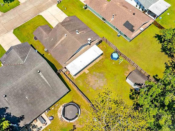 3rd image of 410 Tanglewood Dr