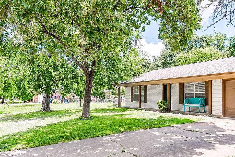 1st image of 1303 Village Dr