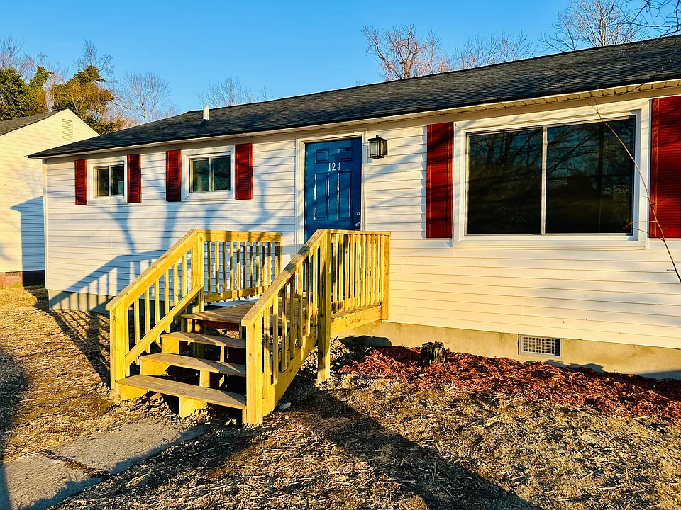 124 E Weaver Rd
