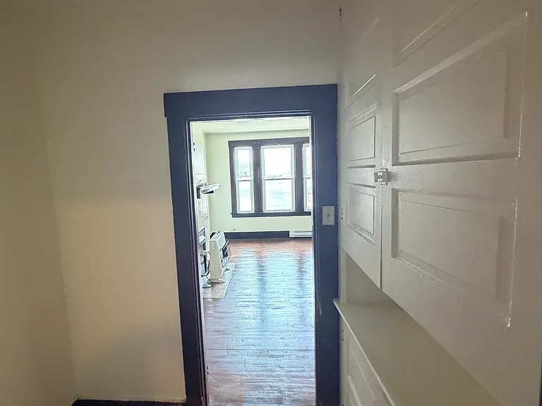 6 S Fremont Ave — Photo 21