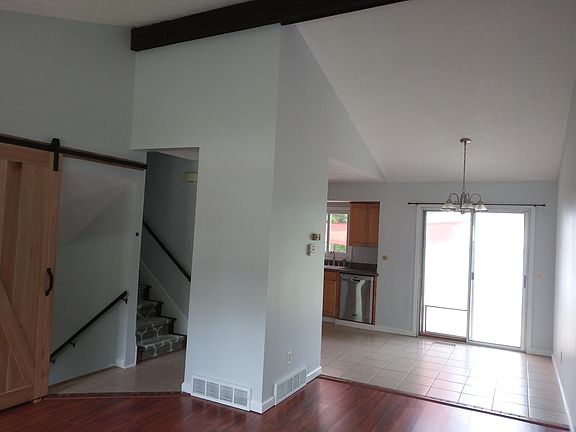 Open Living Area w/Vaulting Ceilings and Lots of Natural Lighting!