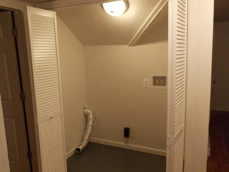 270 Wellington Rd — Photo 36