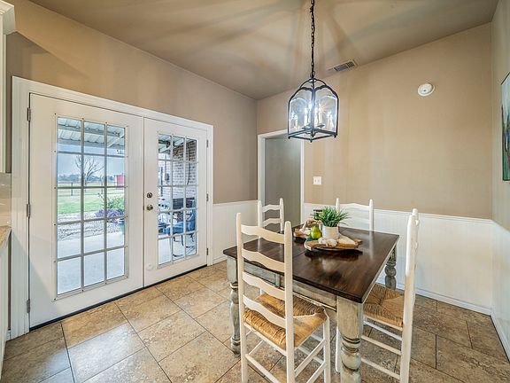 3rd image of 1992 Bledsoe Rd