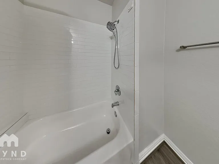 10401 Cathedral Dr #B — Photo 12