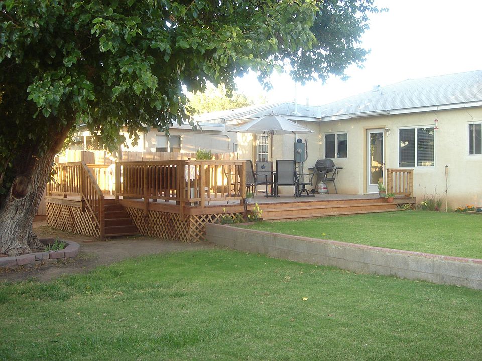 500+ sqft redwood deck!