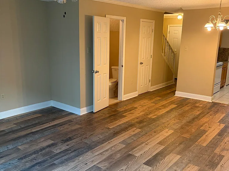 913 W Rothland St #A — Photo 11