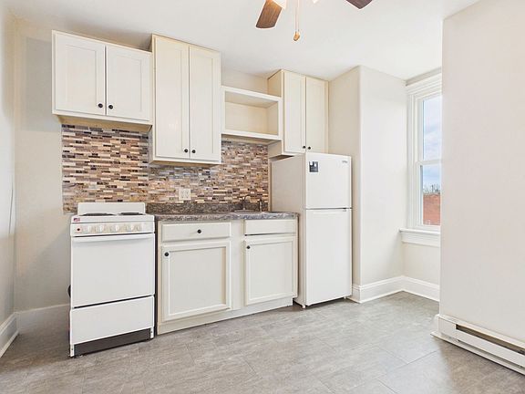 2nd image of 1213 Green St #5