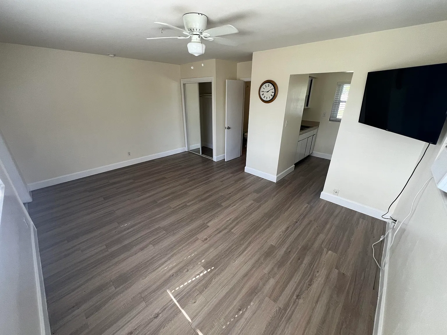 1150 W Blue Heron Blvd — Photo 2
