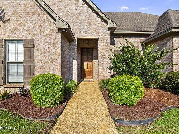 3rd image of 169 Beechwood Cir