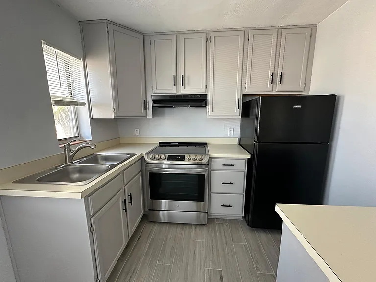 Ocean Reef Apartments — Photo 23
