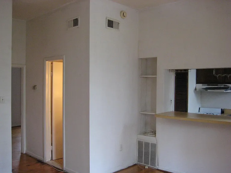1929 Spring Garden St #2F — Photo 3