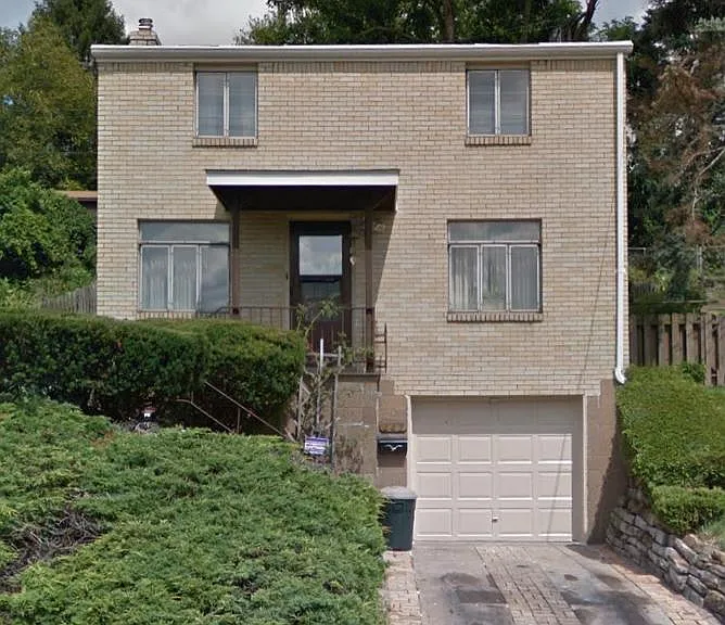 225 Alries St — Photo 1