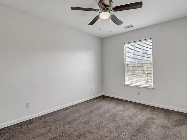 324 Laurel Oak Ln — Photo 24