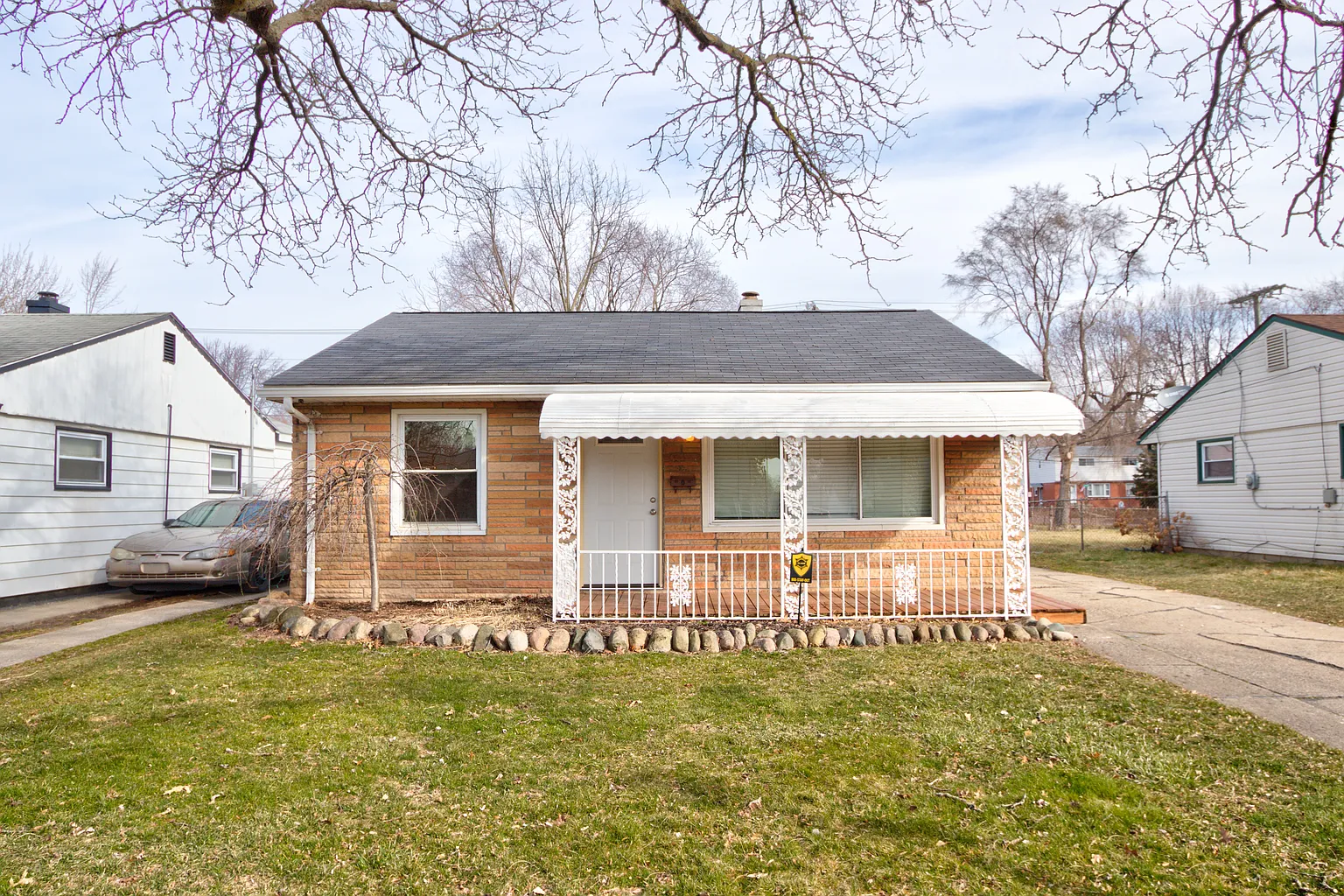1637 E Meyers Ave photo 1