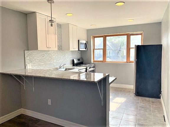 4th image of 148 Auburn Ave #2
