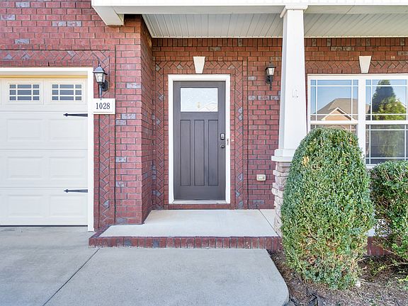 4th image of 1028 Henry Place Blvd
