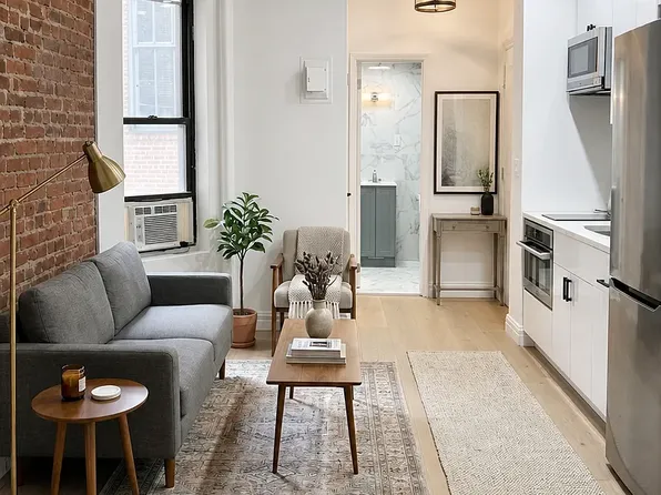 223 Sullivan St APT 4C, New York, NY 10012