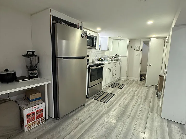 161 Coleridge Ave — Photo 4