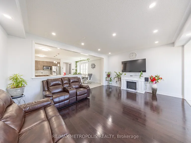 36 Michaelis St — Photo 19