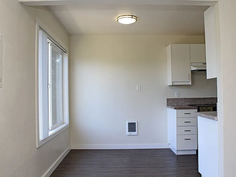 9222 N Lombard St — Photo 12