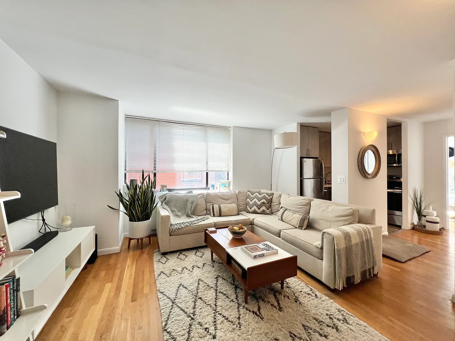 121 Reade St — Photo 3