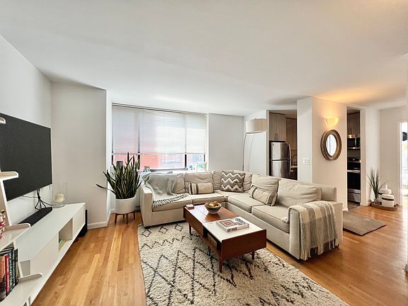3rd image of 121 Reade St APT 10A