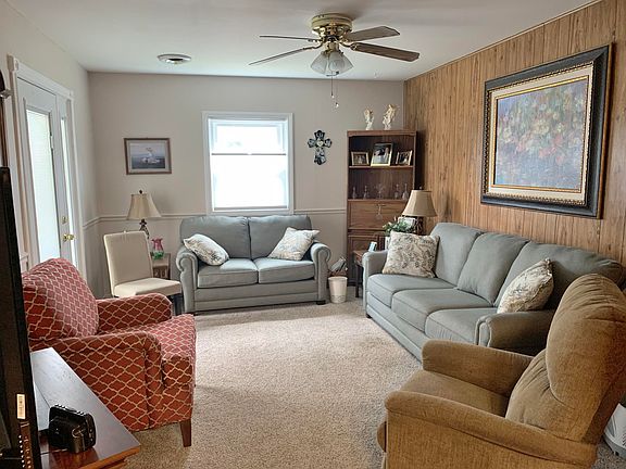 3rd image of 111 Cottage Dr