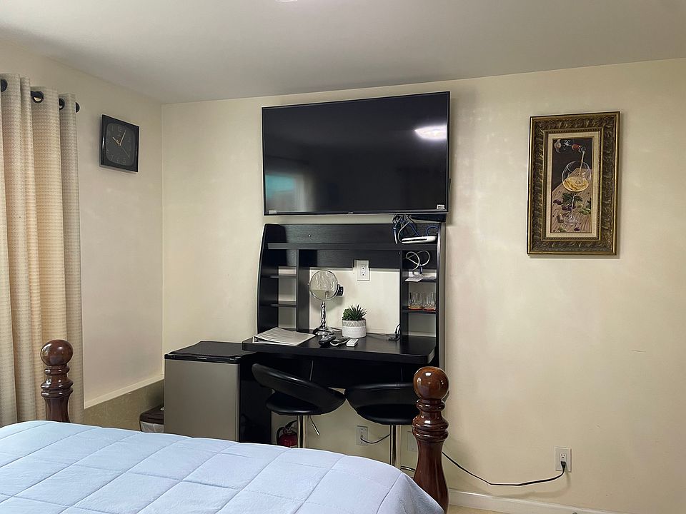 1st image of 3223 Monsarrat Ave #4