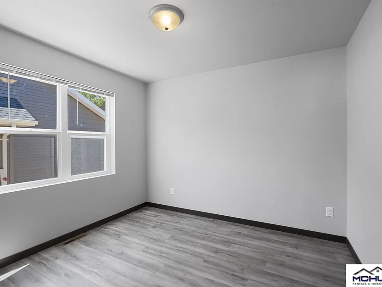 1739 Honor St — Photo 10