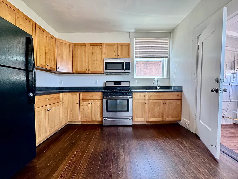3629 West St — Photo 2