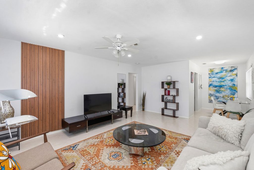 23 NE 19th Ave, Pompano Beach