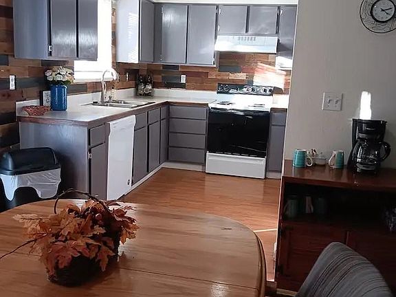 2nd image of 1112 Valley Dr