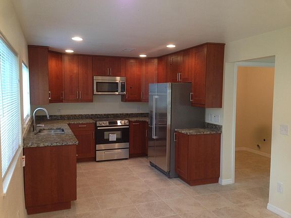 3rd image of 140 Holderness Dr