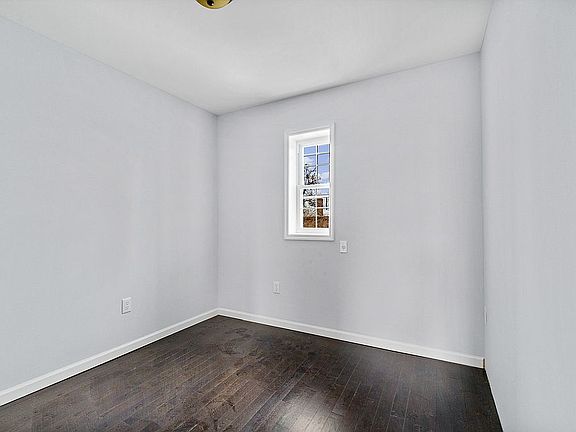 4th image of 3253B Barkley Ave