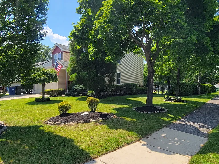 107 Windsor Ct — Photo 5