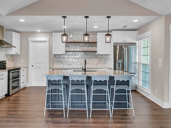 2nd image of 221 Alston Cir