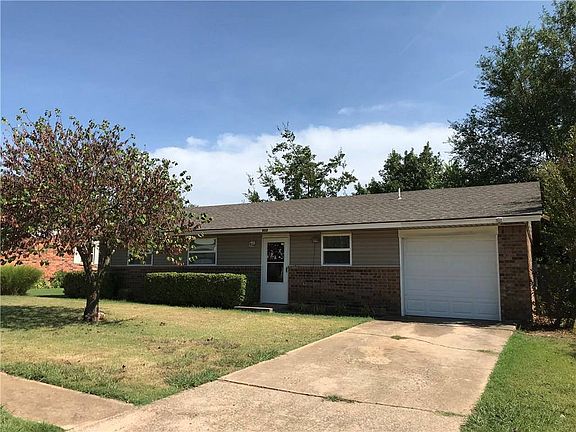 2nd image of 602 Woods Dr