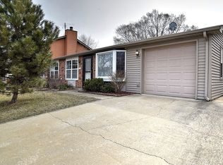 3115 Fox Hill Rd, Aurora, IL 60504